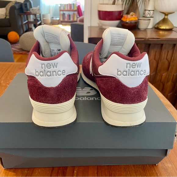 BNIB!  Men’s New Balance 574 in maroon & white!  Size 11.5 - Picture 3 of 3